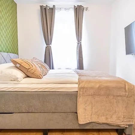 Charming 1Br And 1Lr Apt Modern Design Donaustadt Vienna Exterior photo
