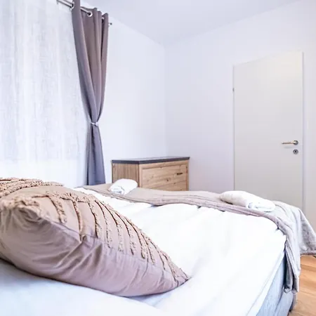 Charming 1Br And 1Lr Apt Modern Design Donaustadt Vienna Exterior photo