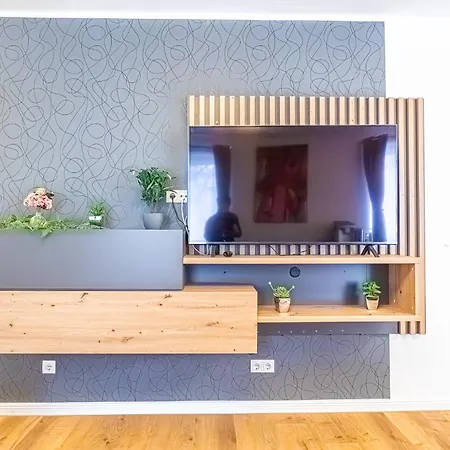 Charming 1Br And 1Lr Apt Modern Design Donaustadt Vienna Exterior photo