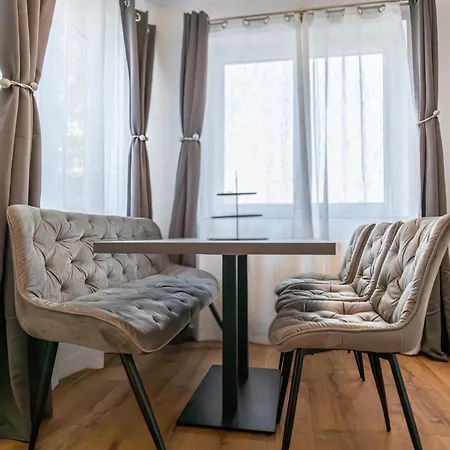 Charming 1Br And 1Lr Apt Modern Design Donaustadt Vienna Exterior photo