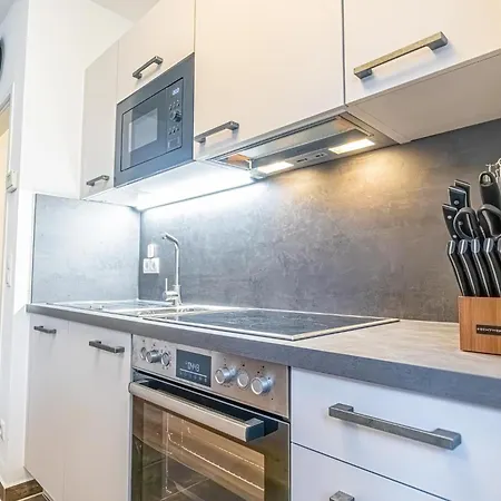 Charming 1Br And 1Lr Apt Modern Design Donaustadt Vienna Exterior photo
