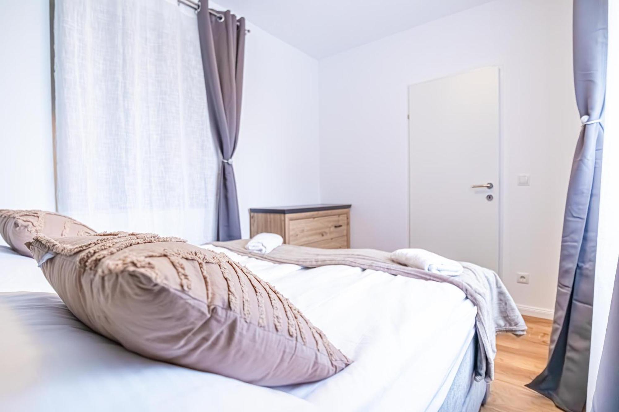 Charming 1br And 1lr Modern Design Donaustadt Vienna