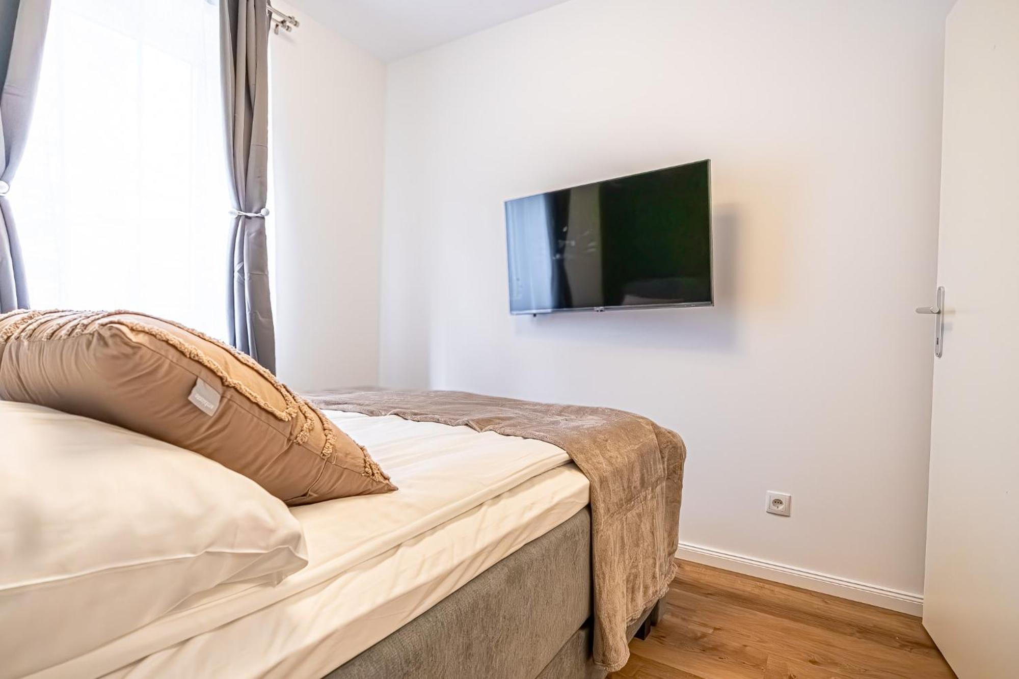 Charming 1br And 1lr Modern Design Donaustadt Apartment Vienna