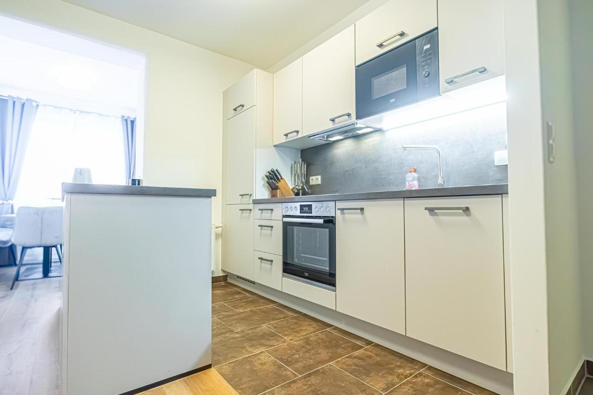 Charming 1br And 1lr Modern Design Donaustadt Apartment Vienna